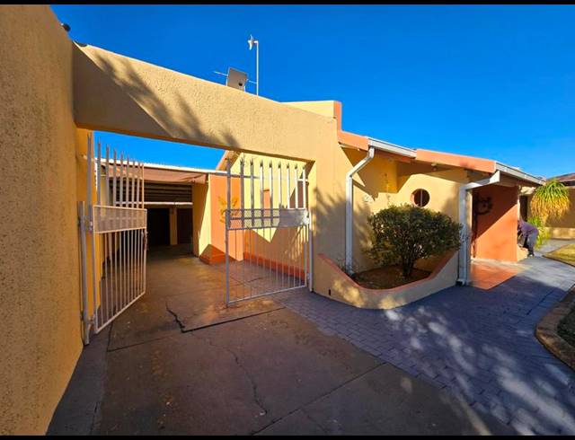 4 BEDROOM HOUSE FOR SALE IN VANDERBIJLPARK CW 2